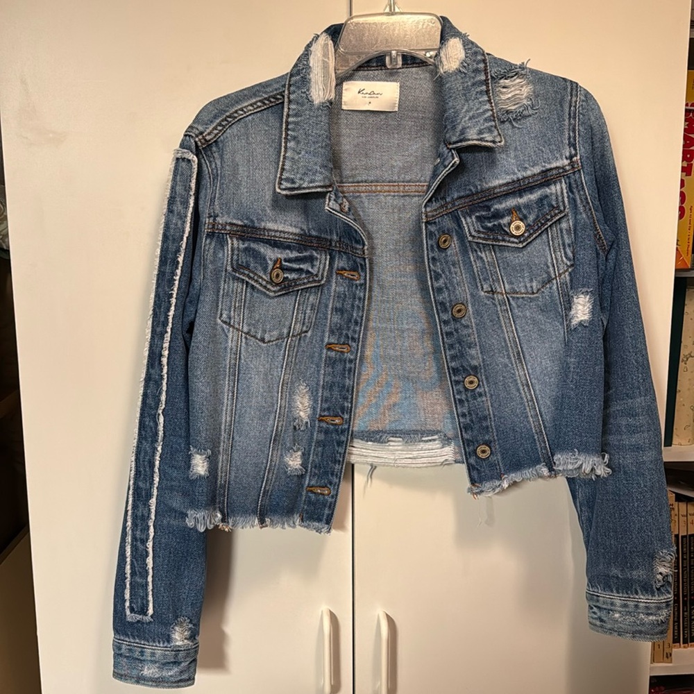 Women’s distressed cropped denim jacket